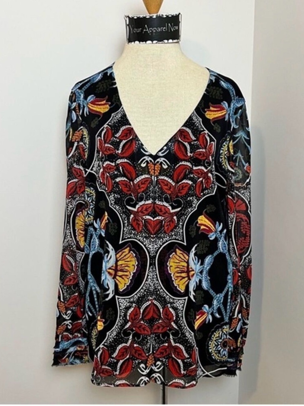 Alice & Olivia Floral Print Long Sleeve V Neck Blouse size Small (184)